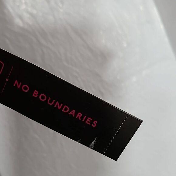 No Boundaries Black Crop-top White Trim & Rainbow Pride Heart, Size Large, NWT - Picture 7 of 7